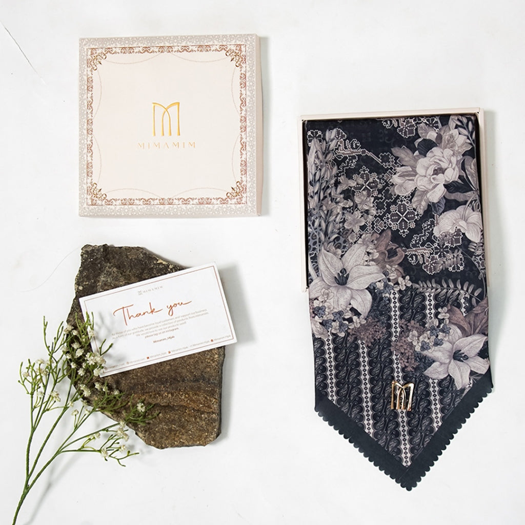 Hampers/Gift Hijab Rahita Black Motif Embossed | Hijab Plat M Gold Kemasan Box Eksklusif