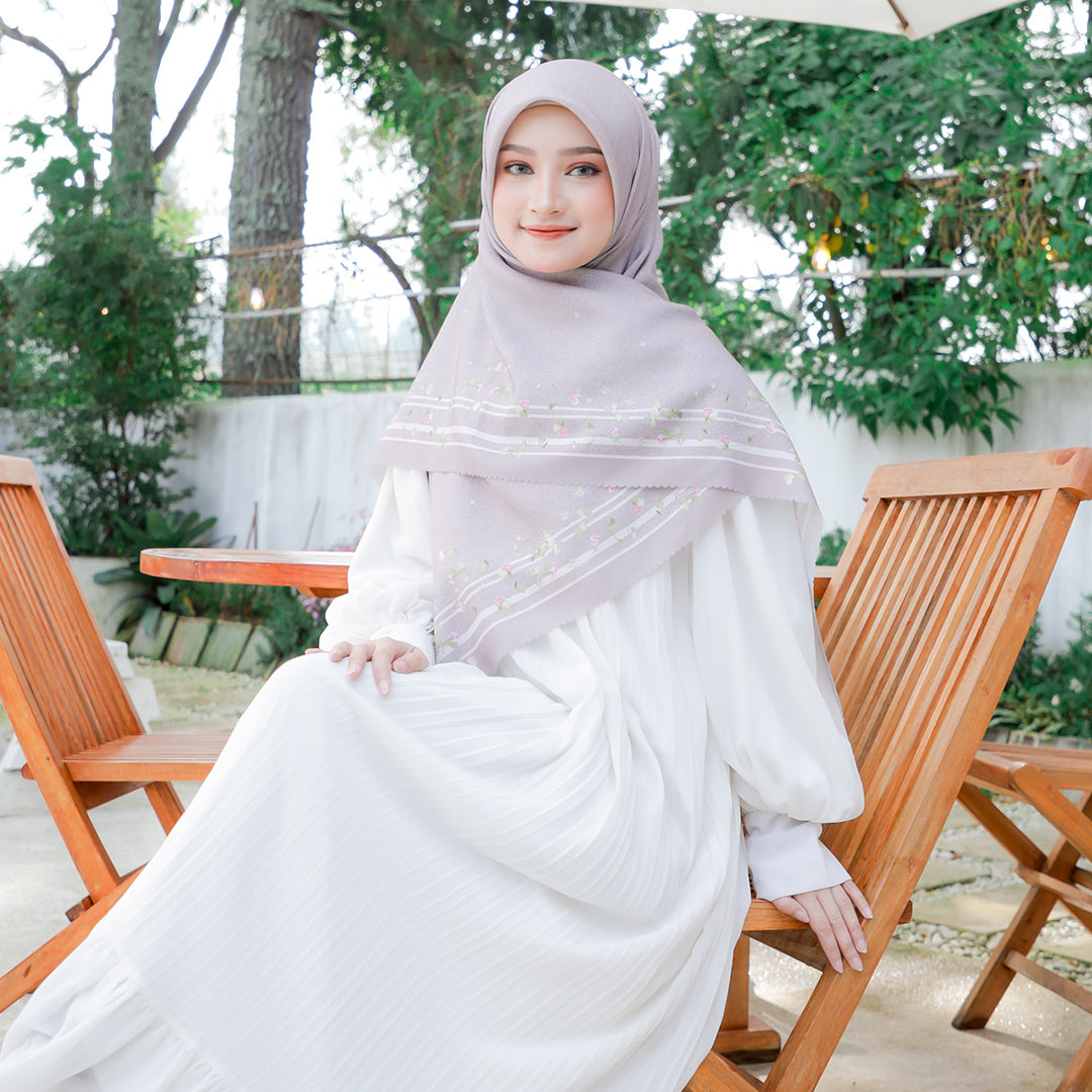 Rasya Embossed Printed Scarf
