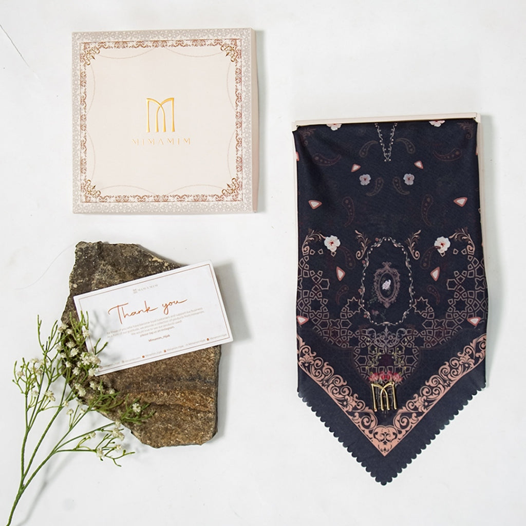 Hampers/Gift Hijab Rahita Black Motif Embossed | Hijab Plat M Gold Kemasan Box Eksklusif