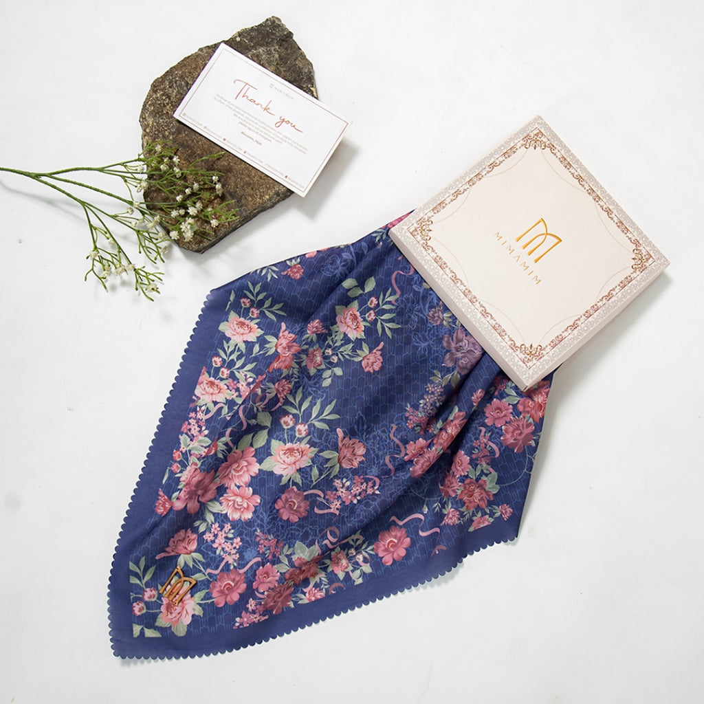 Hampers/Gift Hijab Rahita Black Motif Embossed | Hijab Plat M Gold Kemasan Box Eksklusif